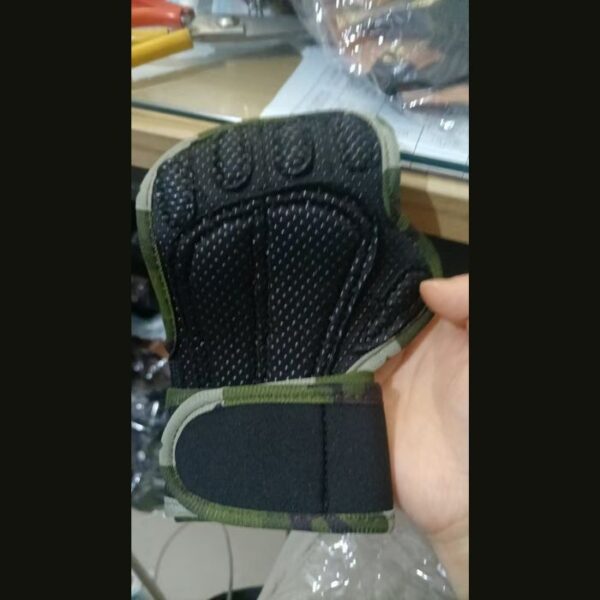 Weight Lifting Gym Gloves – Camo Design with Wrist Support & Palm Protection